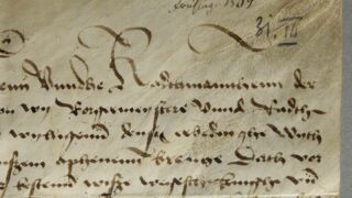 <a href='http://www.ra.ee/pargamendid/index.php/et/parchment/view?id=16661&_xr=eNotjMEOgjAQRP9l71a2pGqGk0cSj%252F5Agys20SJ0ORn%252BXRc5zcubzEQwPglVExH%252BUMAH0DtO3eMlWfdFDMk8g1IumnTWNGRTNeh6ORsdQZPcu%252BEmtF38CufryvGubZ0PYfWgcUu2PIGeMfdz7NeZB4lSsyxfhz4sTg%253D%253D' target='_blank' rel="noopener">Ürik TLA.230.1-ii.255</a>, 1509. a.</br>
Paksuse kõikumine.
Paremal ülemises nurgas on pärgamendi paksus ligi 4 korda paksem pärgamendi keskmisest paksusest. Paksuse kõikumine ja degradeerumine on põhjustanud pärgamendi deformatsiooni.</ br>
In the upper right corner, the thickness of the parchment is almost 4 times thicker than the average thickness of the parchment. Variation in thickness and degradation have caused deformation of the parchment.