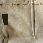 <a href='http://www.ra.ee/pargamendid/index.php/et/parchment/view?id=15526&_xr=eNpLtDK0qs60MrBOtDKBMIqtDM2slAoSi5IzclPzSvSLU0FMJaC4uZVSUWpacn5KKohnaGqlFOLjqGdkbKBnqJupZ2lmBha2UiqE0oYg2sJKKScxL700MR2sy8hKKbVEybq2FgCEgiMg' target='_blank'>Ürik TLA.230.1-i.966</a>, 1523. a. </ br>
Kriidiga viimistletud pind.
Lihvitud pind on kriidipuruga muudetud siledamaks ja heledamaks
Läbi kriidiga lihvitud ja heledamaks muudetud pinna on nähtav pärgamendi tugev degradeerumine.