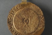 TLA.230.1-i.636
VAJALIK KONTROLL: Vt
<a href='http://www.ra.ee/pargamendid/index.php/et/parchment/view?id=14097&_xr=eNpLtDK0qs60MrBOtDKBMIqtDM2slAoSi5IzclPzSvSLU0FMJaC4uZVSUWpacn5KKohnaGqlFOLjqGdkbKBnqOupZ2ZsBha2UiqE0oYg2sJKKScxL700MR2sy8hKKbVEybq2FgB9SyL6'>TLA.230.1-I.636</a></br>
Köitmata pärgament.
Pitseri kinnitus läbi dokumendi kaksikmurdesse tehtud lõike .