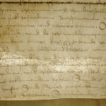 <a href='http://www.ra.ee/pargamendid/index.php/et/parchment/view?id=17513&_xr=eNpLtDK0qs60MrBOtDKBMIqtDM2slAoSi5IzclPzSvSLU0FMJaC4uZVSUWpacn5KqhJUVYiPo56RsYGeoa6np56huQFY3EqpEEobgmgLK6WcxLz00sR0sDYjK6XUEiXr2loAn%252FUjPQ%253D%253D' target='_blank'>Ürik TLA.230.1-ii.170</a>, 1525. </br>
Klaasjas ala.
Üle pinna klaasja alaga, degradeerunud pärgament on dokumenteeritud läbivas valguses.
Klaasjad alad murdejoonte piirkonnas on muutnud pärgamendi läbipaistvamaks ülejäänud pärgamendist..