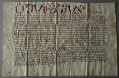 <a href='http://www.ra.ee/pargamendid/index.php/et/parchment/view?id=14424&_xr=eNpLtDK0qs60MrBOtDKBMIqtDM2slAoSi5IzclPzSvSLU0FMJaC4uZVSUWpacn5KKohnaGqlFOLjqGdkbKBnqJupZ2loARa2UiqE0oYg2sJKKScxL700MR2sy8hKKbVEybq2FgCD9iMd' target='_blank'> Ürik TLA.230.1-i.918</a>, 1509.a.
</ br>
Murre. Murdejoon.
Kokkuvolditud ürikule iseloomulik deformatsioon. Selgelt on nähtavad murdejooned. Deformatsiooni tulemusena ei ole pärgament enam pärast lahtivoltimist tasapinnaline.