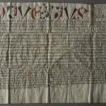 <a href='http://www.ra.ee/pargamendid/index.php/et/parchment/view?id=14424&_xr=eNpLtDK0qs60MrBOtDKBMIqtDM2slAoSi5IzclPzSvSLU0FMJaC4uZVSUWpacn5KKohnaGqlFOLjqGdkbKBnqJupZ2loARa2UiqE0oYg2sJKKScxL700MR2sy8hKKbVEybq2FgCD9iMd' target='_blank'> Ürik TLA.230.1-i.918</a>, 1509.a.
</ br>
Murre. Murdejoon.
Kokkuvolditud ürikule iseloomulik deformatsioon. Selgelt on nähtavad murdejooned. Deformatsiooni tulemusena ei ole pärgament enam pärast lahtivoltimist tasapinnaline.