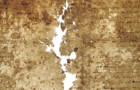<a href='http://www.ra.ee/pargamendid/index.php/et/parchment/view?id=15967&_xr=eNpLtDK0qs60MrBOtDKBMIqtDM2slAoSi5IzclPzSvSLU0FMJaC4uZVSUWpacn5KKohnCOSG%252BDjqGRkb6BnqOTnFm5voZ4IlrJQKobQhiLawUspJzEsvTUwH6zOyUkotUbKurQUA0KQjzQ%253D%253D' target='_blank' rel="noopener noreferrer">Ürik TLA.230.1.BB_74/i</a>, 1480. a. </ br>
Sisekadu.
Hapraks muutunud pärgamendi tükkidena laiali pudenemine. Pärgamendi sisemisest alast puuduvad materjali tükid. Dokumenteeritud läbivas valguses.