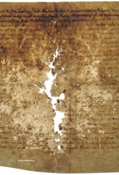 <a href='http://www.ra.ee/pargamendid/index.php/et/parchment/view?id=15967&_xr=eNpLtDK0qs60MrBOtDKBMIqtDM2slAoSi5IzclPzSvSLU0FMJaC4uZVSUWpacn5KKohnCOSG%252BDjqGRkb6BnqOTnFm5voZ4IlrJQKobQhiLawUspJzEsvTUwH6zOyUkotUbKurQUA0KQjzQ%253D%253D' target='_blank'>Ürik TLA.230.1.BB_74/i</a>, 1480. a. </ br>
Sisekadu.
Hapraks muutunud pärgamendi tükkidena laiali pudenemine. Pärgamendi sisemisest alast puuduvad materjali tükid. Dokumenteeritud läbivas valguses.