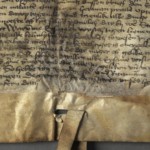 <a href='http://www.ra.ee/pargamendid/index.php/et/parchment/view?id=16679&_xr=eNpLtDK0qs60MrBOtDKBMIqtDM2slAoSi5IzclPzSvSLU0FMJaC4uZVSUWpacn5KKohnaGqlFOLjqGdkbKBnqJupZ2FsBha2UiqE0oYg2sJKKScxL700MR2sy8hKKbVEybq2FgCDySMc' target='_blank'>Ürik TLA.230.1-i.836</a>, 1491. a. </ br>
Kirme. Sade.
Valkja hallika sademena väljasadenenud kaltsiid degradeerunud pärgamendi pinnal.