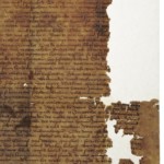 <a href='http://www.ra.ee/pargamendid/index.php/et/parchment/view?id=15967&_xr=eNpLtDK0qs60MrBOtDKBMIqtDM2slAoSi5IzclPzSvSLU0FMJaC4uZVSUWpacn5KKohnCOSG%252BDjqGRkb6BnqOTnFm5voe4IlrJQKobQhiLawUspJzEsvTUwH6zOyUkotUbKurQUAywQjrQ%253D%253D' target='_blank'>Ürik TLA.230.1.bb_74/i.38</a>, 1491. a. </ br>
Bioloogilised kahjustused. Hallitanud. Näritud pind.
Hapraks muutunud pärgamendi servades on tekkinud suured materjalikaod. Kahjustus on dokumenteeritud läbivas valguses.