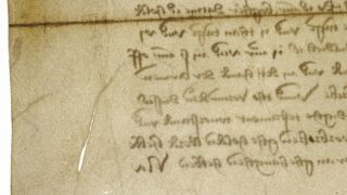 <a href='http://www.ra.ee/pargamendid/index.php/et/parchment/view?id=16806&_xr=eNoti8EOgjAQRP9l71ZagpjhpLcmHP2BDa7YRAvSciL8u9nqaV7mzTAstoCqYzQ%252FSLAn0MzL8HxLzMckiqS9BYWYcshrDlPUqgbd%252BotSC1rkMUx3KdO2COPqytiD9%252F5qXFME6PNPq3kGvTiOK4%252Fl50CSqdv3L7b7LKU%253D' target='_blank' rel="noopener noreferrer">Ürik TLA.230.1-iiib.25</a>, 1482. a.</br>
Paksuse kõikumine.
Pärgamendi valmistamisel saavutatud paksuse ühtlus üle pinna on pärgamendi valmistamise kvaliteedi tunnuseks. Lisaks paksuse mõõtmisele saab ka läbivas valguses paksuse ühtlust või ebaühtlust dokumenteerida.