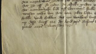<a href='http://www.ra.ee/pargamendid/index.php/et/parchment/view?id=15967&_xr=eNpLtDK0qs60MrBOtDKBMIqtDM2slAoSi5IzclPzSvSLU0FMJaC4uZVSUWpacn5KKohnCOSG%252BDjqGRkb6BnqOTnFm5voZ4IlrJQKobQhiLawUspJzEsvTUwH6zOyUkotUbKurQUA0KQjzQ%253D%253D' target='_blank' rel="noopener">Ürik TLA.230.1.BD_1/iii</a>, 1441. a. </br>
Kraapimise jäljed.
Kõvera teraga kraabitsa jäljed (vaod,vöödid) pinnal on dokumenteeritud kaldvalguses.
Kraabitsaga ebaühtlaselt õhendatud kraapimise jälgedel on pärgamendi paksus keskmiselt 0,8mm.
Üle pinna pärgamendi on paksus 0,08-0,12mm.</ br>
Scratch marks.
Traces (grooves, stripes) of a scraper with a curved blade on the surface are documented in oblique light.
The parchment thickness on average is 0.8 mm in the traces of unevenly thinned scraping with a scraper.
The thickness of the surface parchment is 0.08-0.12mm