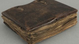 <a href='http://www.ra.ee/pargamendid/index.php/et/parchment/view?id=14076&_xr=eNoti0kOQFAQRO%252FSB%252Fj0J0hZ2Vu6QIc2JOZhJe7Ox%252Bq9ekkJGGcHPxWEn2zgCDTLWraDjru3qVN6egxatS6nSt3iAFTkmbGBb9hkYt8IWn6yYwLqZWwOad6PBelO6XXdRSsitw%253D%253D'>Ürik TLA.230.1.Aa2</a>, 1333-1374. a. </br>
Köidetud pärgament.
Kahjustunud köidetes on tugevamalt määrdunud ja kahjustunud lehtede välised servad ja sisuploki esi- ja tagalehed. </ br>
In the damaged volumes, the outer edges of the pages and the front and back pages of the content block are more heavily soiled and damaged.