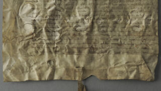 <a href='http://www.ra.ee/pargamendid/index.php/et/parchment/view?id=17513&_xr=eNpLtDK0qs60MrBOtDKBMIqtDM2slAoSi5IzclPzSvSLU0FMJaC4uZVSUWpacn5KqhJUVYiPo56RsYGeoa6np56huQFY3EqpEEobgmgLK6WcxLz00sR0sDYjK6XUEiXr2loAn%252FUjPQ%253D%253D' target='_blank' rel="noopener noreferrer">Ürik TLA.230.1-ii.170</a> 1525. a. </br>
Kokkutõmbumine.
Pärgamendi mahuline kahanemine tugevalt degradeerunud ja vähem degradeerunud alade vahel.