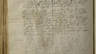 Volt. Voldiga pärgamendileht köites. Dokumenteeritud kaldvalguses. </ br>
Folded parchment sheet in binding. Documented in oblique light.